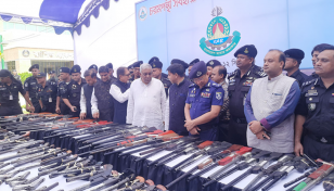 স্বরাষ্ট্রমন্ত্রীর কাছে আত্মসমর্পণ করলেন ৩১৫ জন চরমপন্থী