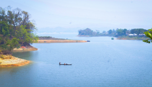 কাপ্তাই হ্রদে আজ থেকে ৩ মাস মাছ ধরায় নিষেধাজ্ঞা
