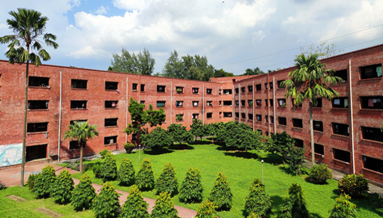 জাবির ৩ ভবন ভেঙে ফেলার নির্দেশ