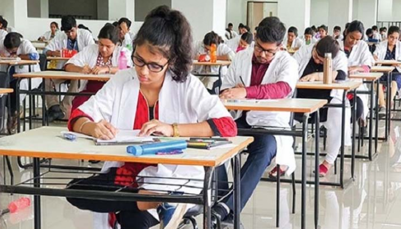 মেডিকেল ভর্তিযুদ্ধে অংশ নিল প্রায় দেড় লাখ শিক্ষার্থী