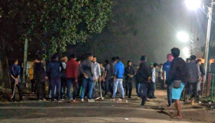 একুশের প্রথম প্রহরে চবি ছাত্রলীগের সংঘর্ষ, আহত ১২