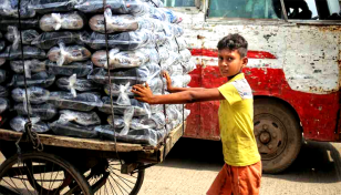 ১৭ লাখ শিশু শ্রমিকের মধ্যে ১২ লাখই ঝুঁকিপূর্ণ কাজে নিয়োজিত