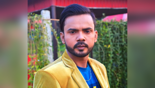 ডিবি কার্যালয়ে হিরো আলম