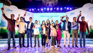 মীনা মিডিয়া অ্যাওয়ার্ড পেলেন ১১ সাংবাদিক
