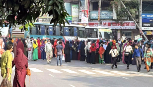 রাজধানীতে গার্মেন্টস শ্রমিকদের বিক্ষোভ, তীব্র যানজট