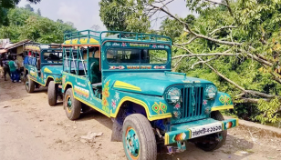 সাজেকে চাঁদের গাড়ি উল্টে নিহত ২