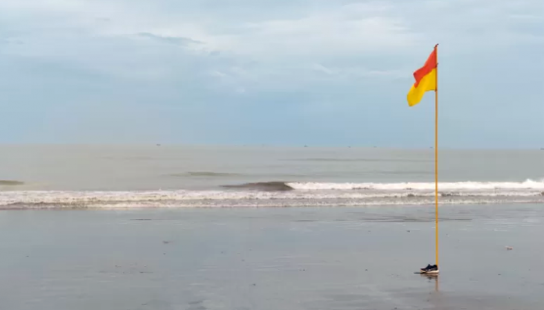 নামলো সতর্ক সংকেত, বৃষ্টির পূর্বাভাস