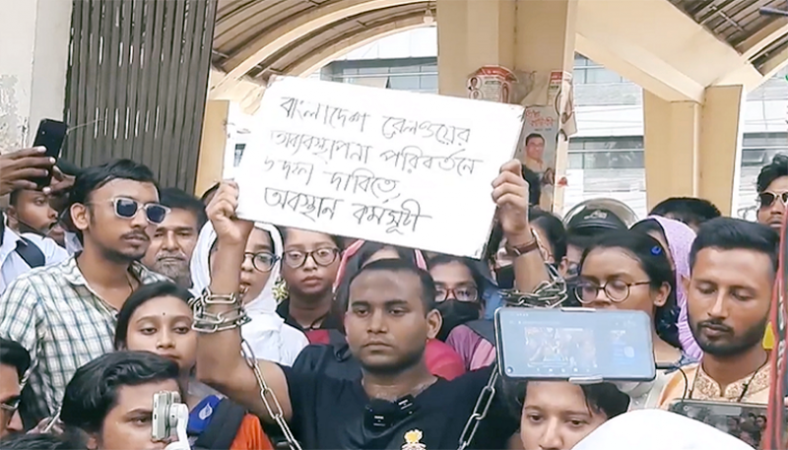 আন্দোলন স্থগিত করলেন রনি