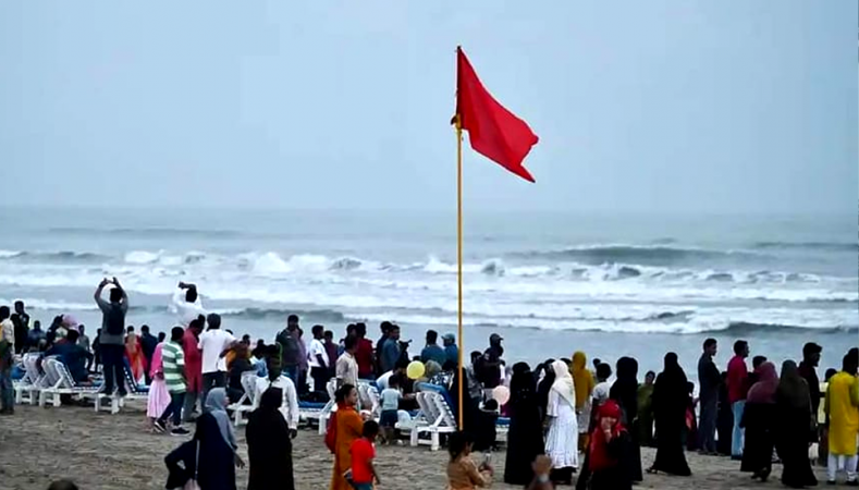 ‘মোখা’ এখন গভীর নিম্নচাপ, বন্দরে তিন নম্বর সংকেত