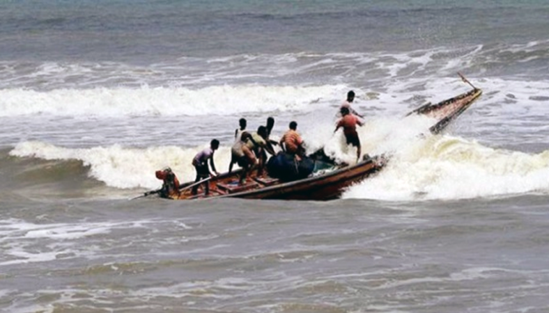 বঙ্গোপসাগরে ২৬টি ট্রলারে ডাকাতি