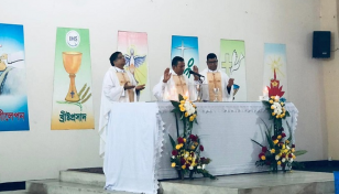 প্রার্থনা পর্ব দিয়ে বড়দিন উদযাপন শুরু