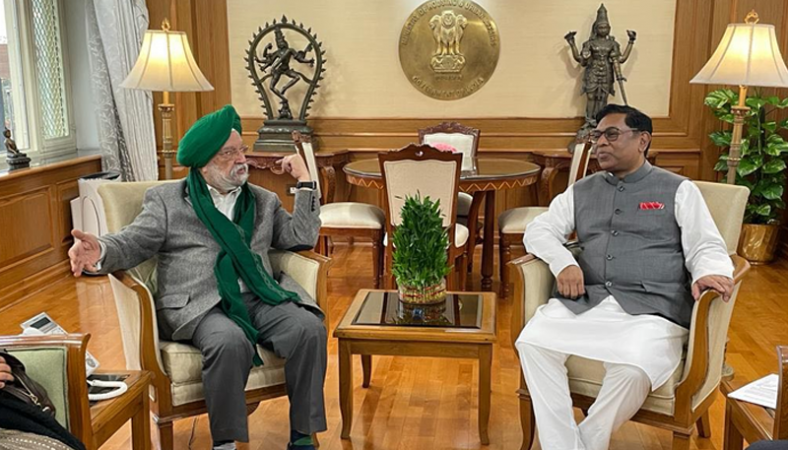 ভারতের পেট্রোলিয়াম ও প্রাকৃতিক গ্যাস মন্ত্রীর সঙ্গে নসরুল হামিদের সাক্ষাৎ