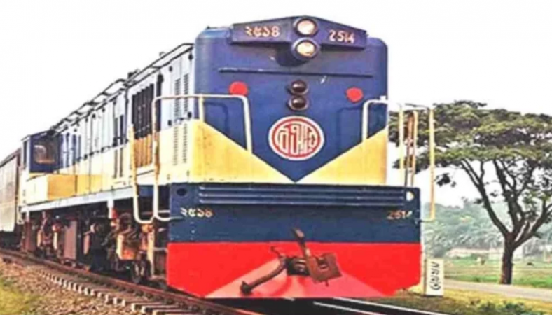 খুলনায় লাইনচ্যুত বগি উদ্ধার, ট্রেন চলাচল স্বাভাবিক