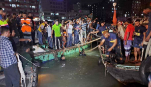 বুড়িগঙ্গায় ওয়াটার বাসডুবি: নারী-শিশুসহ ৪ লাশ উদ্ধার