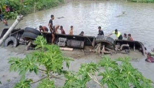 ঝালকাঠিতে বাস উল্টে পুকুরে, শিশুসহ নিহত ১৩