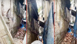 বংশালে হেলে পড়েছে দ্বিতল ভবন