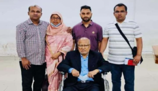 চিকিৎসার জন্য সিঙ্গাপুর গেলেন খন্দকার মোশাররফ