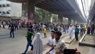 উত্তরায় আ.লীগ-বিএনপির ধাওয়া পাল্টা ধাওয়া
