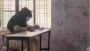 কারাগার থেকে মুক্তি পেয়েই পরীক্ষার হলে খাদিজা