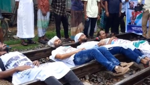 শ্রমিকদের রেললাইন অবরোধ, ঢাকার সাথে সারাদেশের রেল যোগাযোগ বিচ্ছিন্ন