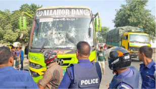 রাজশাহীতে যাত্রীবাহী বাস ও ট্রাক ভাঙচুর