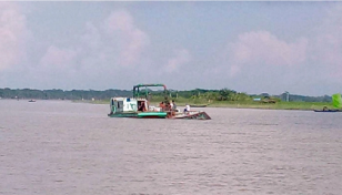বরিশালের জয়ন্তী নদীতে মাছের জালে উঠলো কুমির!