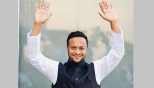 নৌকার বৈঠা পেলেন সাকিব