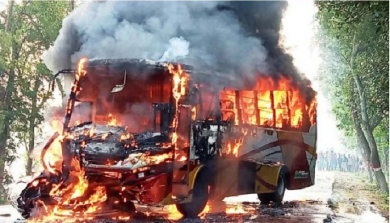বাস-প্রাইভেটকারের মুখোমুখি সংঘর্ষে আগুন লেগে নিহত ১