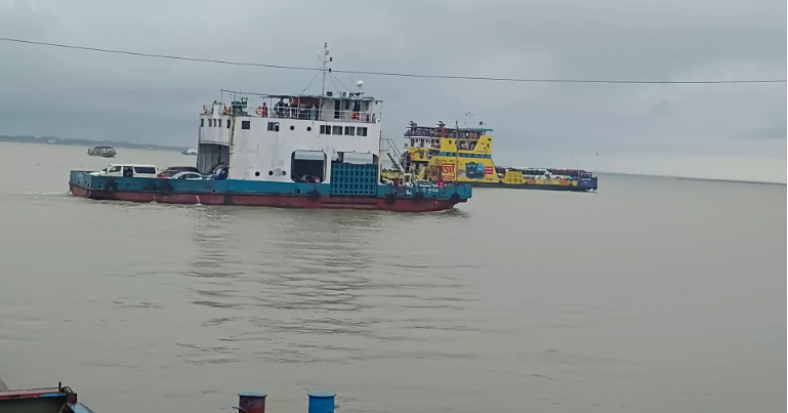 মানিকগঞ্জের পাটুরিয়া ফেরিঘাটে স্বস্তির ঈদ যাত্রা
