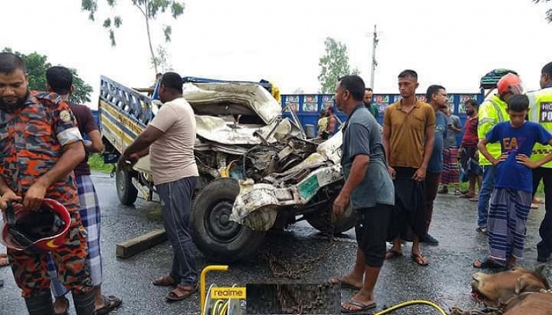 ঈদের সকালে সড়কে ঝরল চার প্রাণ
