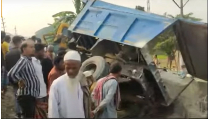 ময়মনসিংহে ট্রাকে ট্রেনের ধাক্কায় নিহত ৪