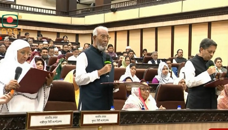 তিন সিটি মেয়রকে শপথ পাঠ করালেন প্রধানমন্ত্রী