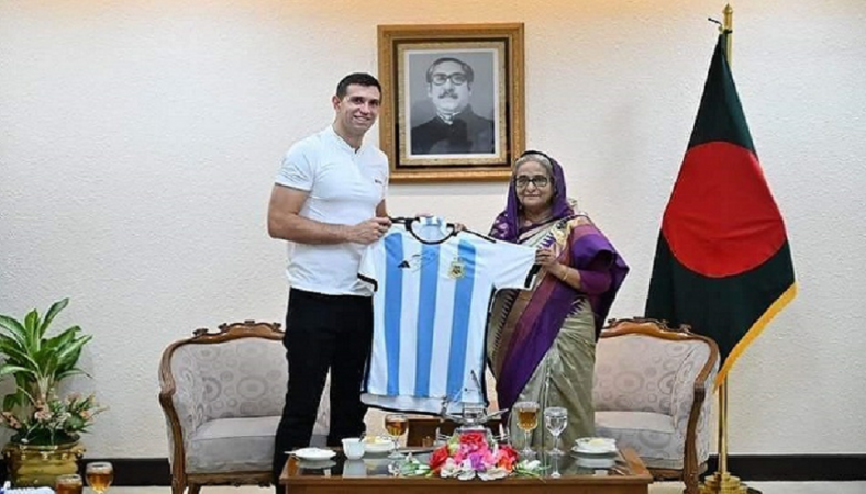 প্রধানমন্ত্রীর সাথে মার্টিনেজের সাক্ষাৎ