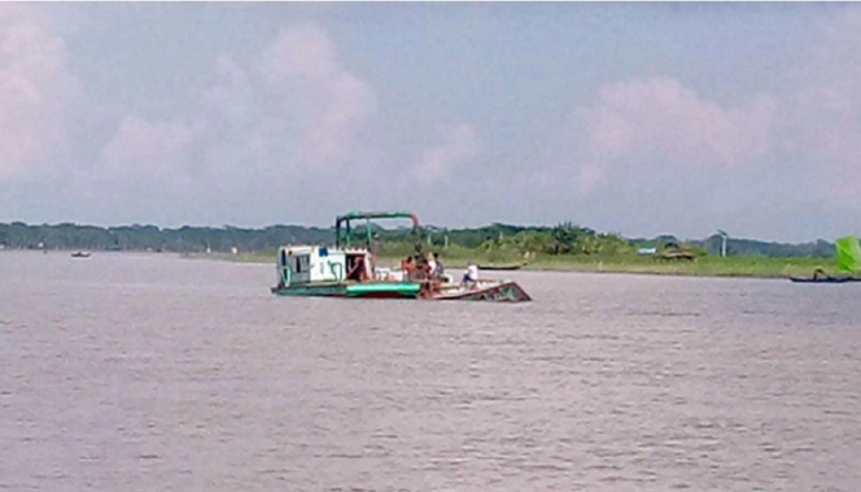বরিশালের জয়ন্তী নদীতে মাছের জালে উঠলো কুমির!