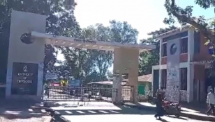 চবিতে ফের সংঘর্ষ: ছাত্রলীগের অস্ত্রের মহড়া