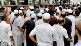 বরিশাল সিটি নির্বাচন: হাতপাখার মেয়র প্রার্থীর গাড়িতে হামলা