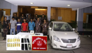 চুয়াডাঙ্গায় ১৪ স্বর্ণের বারসহ ৪ পাচারকারী গ্রেপ্তার