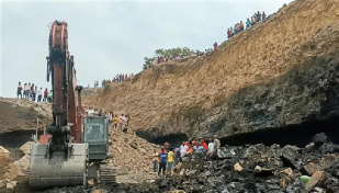 ভারতে অবৈধ কয়লা খনিতে ধসে নিহত ৩