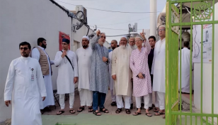 মিনায় ও আরাফাতে বাংলাদেশি হাজীদের তাবু পরিদর্শন করেছেন ধর্ম প্রতিমন্ত্রী