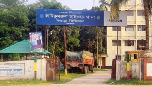 সিরাজগঞ্জে বাসচাপায় শিশুসহ অটোরিকশার ৩ যাত্রী নিহত