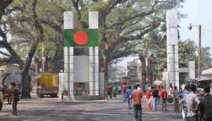 ঈদের আগে বেনাপোল স্থলবন্দর ভারতগামী যাত্রীর সংখ্যা বেড়েছে