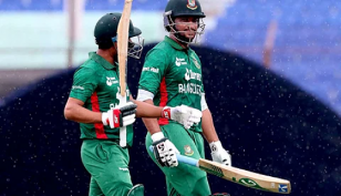 শেষ ওভারে বৃষ্টির হানা, ২০০ পার করেছে বাংলাদেশ