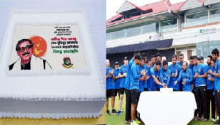 কেক কেটে বঙ্গবন্ধুর জন্মদিন উদযাপন করলো বাংলাদেশ ক্রিকেট দল