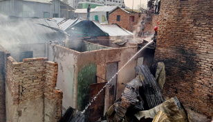 মহাখালীর সাততলা বস্তির আগুন নিয়ন্ত্রণে
