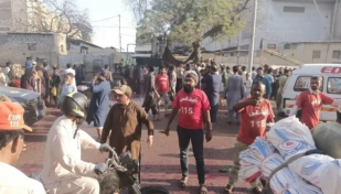 পাকিস্তানে যাকাত বিতরণের সময় পদদলিত হয়ে নিহত ১১