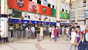 সহজেই মিলছে ট্রেনের অগ্রিম টিকিট, কাউন্টারে নেই যাত্রীদের চাপ