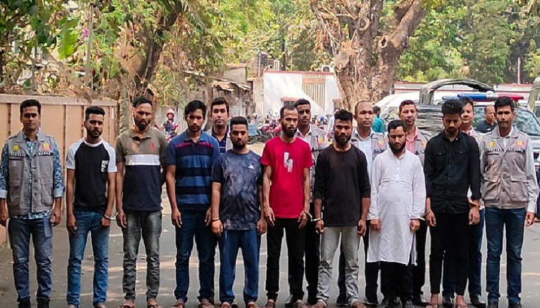 ডাচ্-বাংলা ব্যাংকের আড়াই কোটি টাকাসহ সিলেট থেকে গ্রেপ্তার ৮