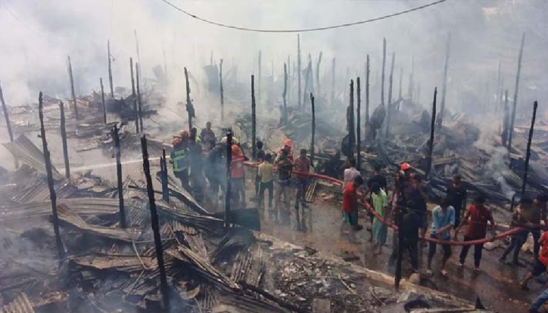 থানচি বাজারে ভয়াবহ আগুনে অর্ধশতাধিক দোকান পুড়ে ছাই