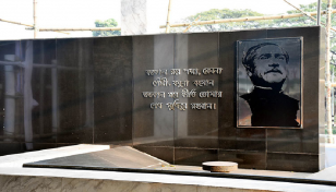 বঙ্গবন্ধুর প্রতিকৃতিতে নতুন রাষ্ট্রপতির শ্রদ্ধা
