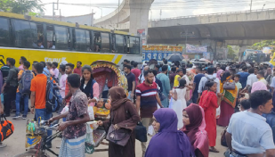 বাস টার্মিনালে ঘরমুখো মানুষের ভিড়